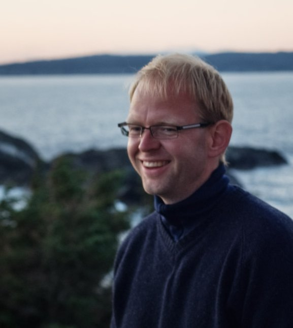 Kjetil Hjelle style=